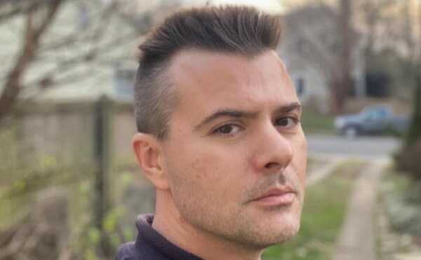 Аналитик Данченко походит в США с браслетом