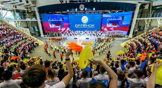 "Делим бюджет с Медведевым и Путиным". Как "Орленок" стал поместьем