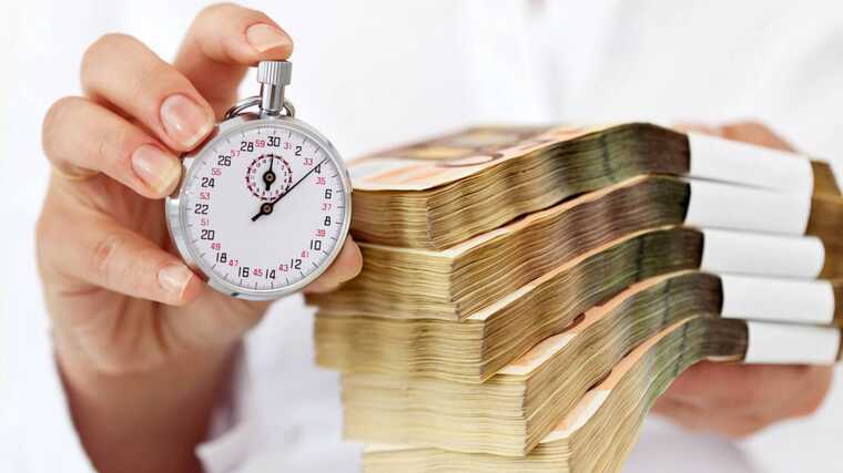 Судебные приставы списали с карты москвички деньги в счет чужого кредита