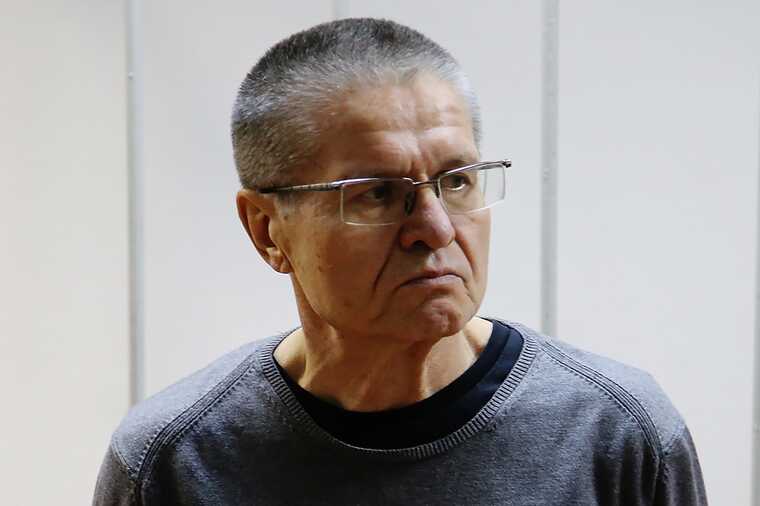 Улюкаев сбрасывает поэтический пар через крышечку