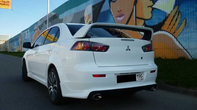 В Москве неизвестный угнал автомобиль с двумя детьми внутри