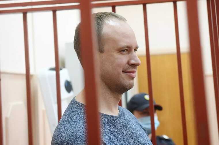 Осужденного на девять лет сына экс-губернатора Левченко освободили досрочно