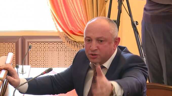 Прокуратура требует взыскать с депутата от КПРФ Роберта Кочиева по долгам ООО «Ракурс»