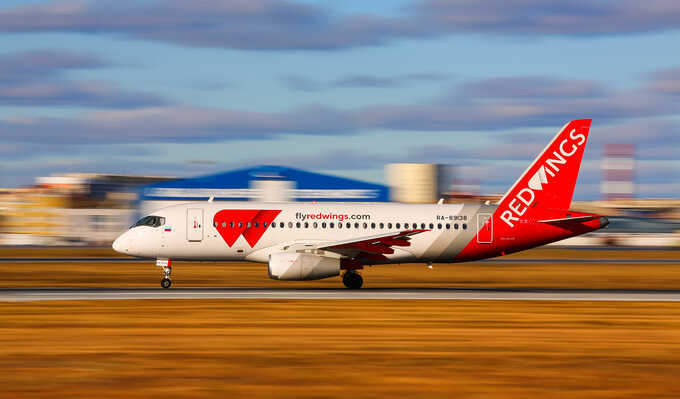 Самолет с поломкой в стойке шасси успешно приземлился в Екатеринбурге