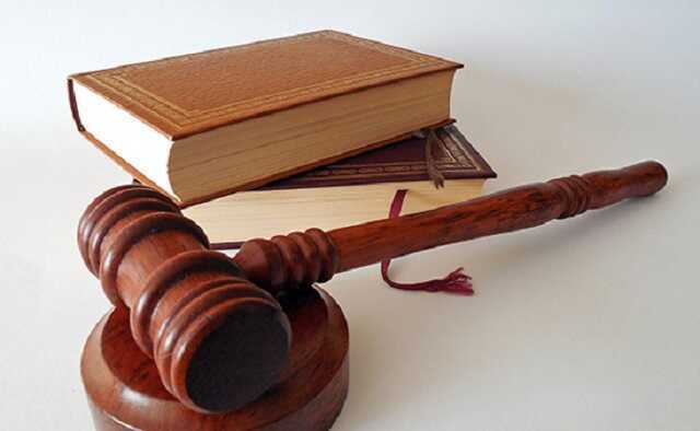 С экс-полицейских, участвовавших в прослушке Ройзмана*, взыскали 400 тысяч рублей