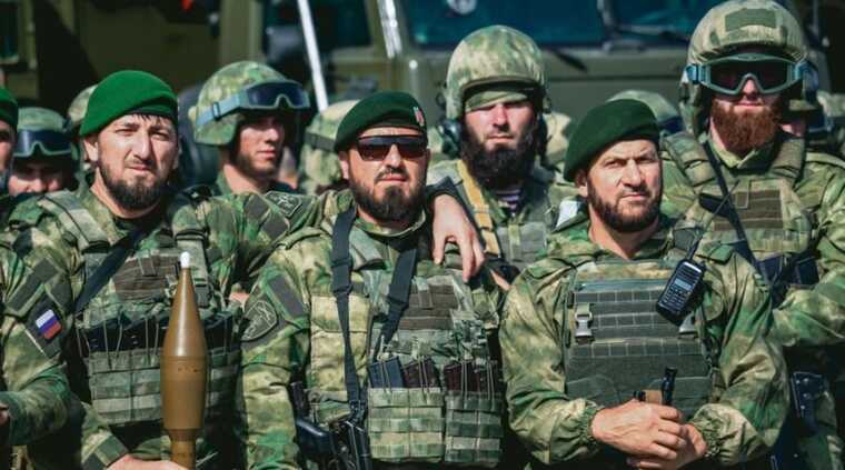 Пока военные продолжают дежурить на выездах из Москвы