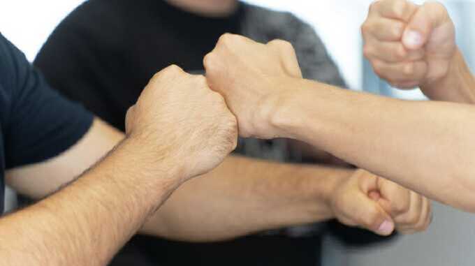 Украинские контрразведчики избили генерала СБУ в ресторане