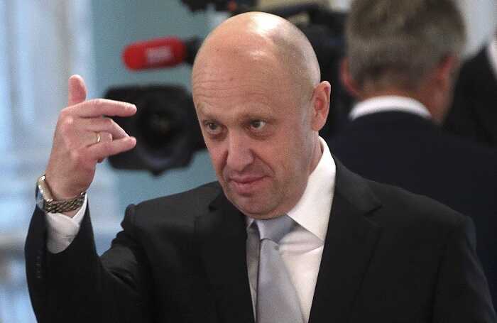 Пригожин лично забрал в петербургском УФСБ наградной пистолет от Шойгу, изъятый при обыске