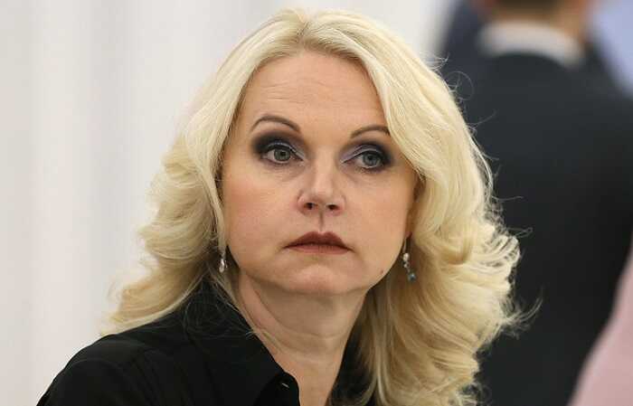 Таблетка в кредит: Голикова между "Арбидолом" и "Ингавирином"