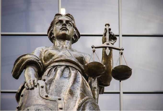 Уехавшим за границу российским депутатам отказали в восстановлении должности