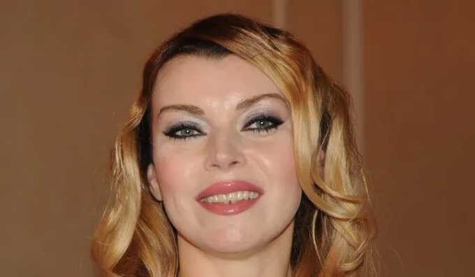 Появились первые фото Лады Дэнс из больницы после аварии