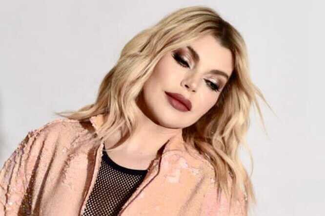 Лада Дэнс под обезболивающими препаратами выступила на сцене впервые после недавнего крупного ДТП