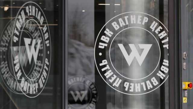 В «Вагнер Центре» в Санкт-Петербурге зажгли окна в форме креста