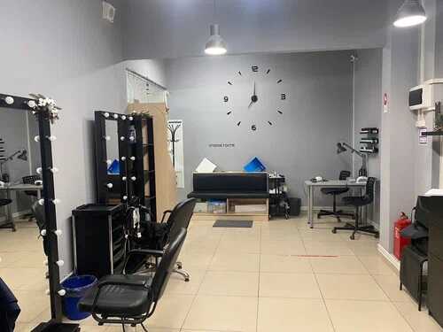 Пиналась ногами: Салон красоты представил свою версию с "избиением" матери с дочерью-подростком