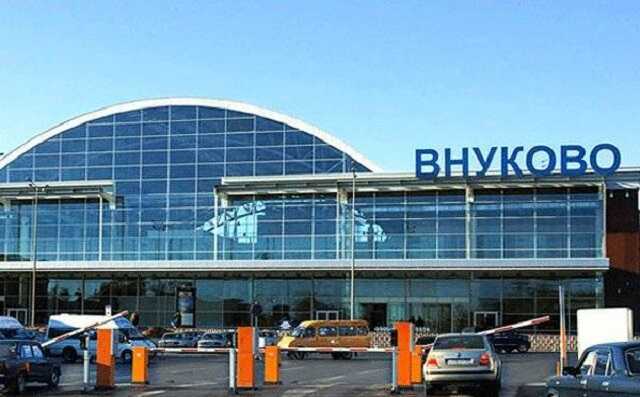 Во Внуково пассажирку сняли с рейса из-за кражи часов в зоне досмотра