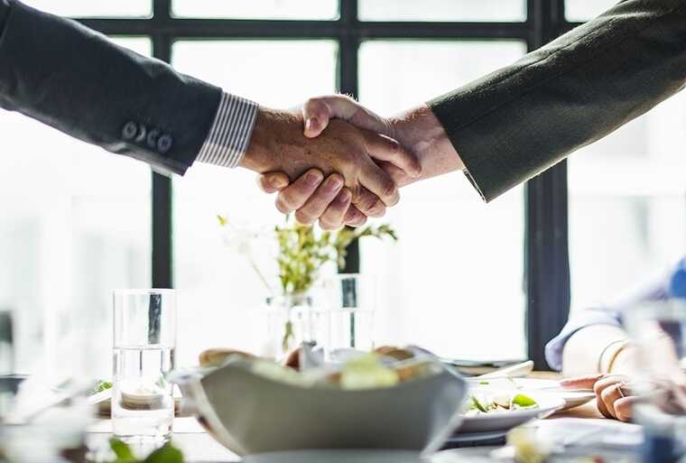 Мэрия Шадринска потратит сотни тысяч рублей на обеды за счет бюджета