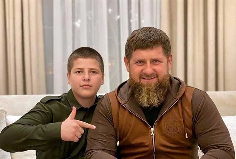 Троих сыновей Кадырова наградили высшим орденом парламента Чечни