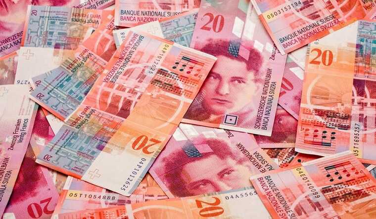 Лейтенант-таможенник в Шереметьево незаконно выпустил из страны почти 100 тысяч швейцарских франков