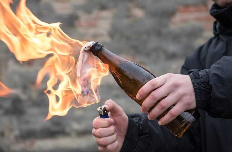 В квартиру российской пенсионерки прилетело два коктейля Молотова