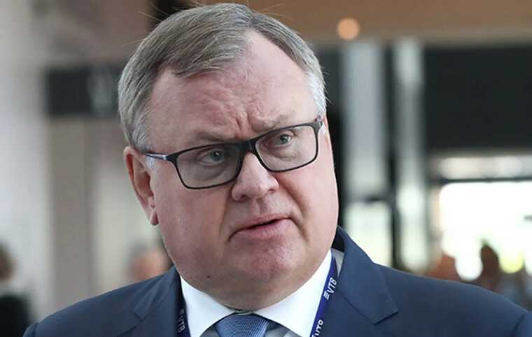 Андрей Костин превращается в ястреба