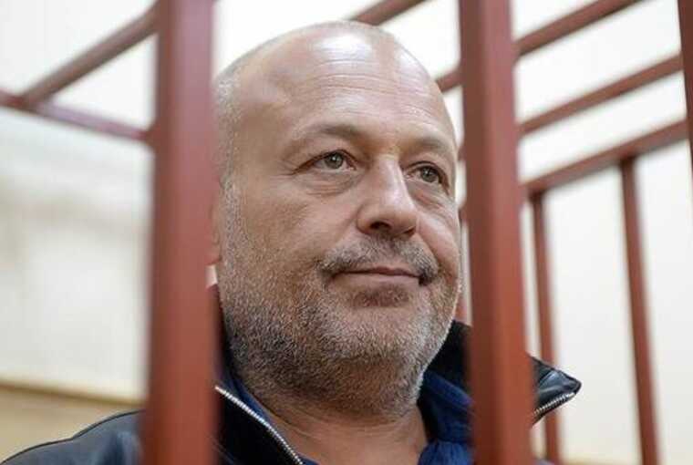 К Александру Сабадашу присосались вурдалаки