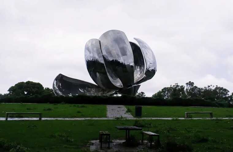 В Аргентине ураган повредил одну из главных достопримечательностей Буэнос-Айреса