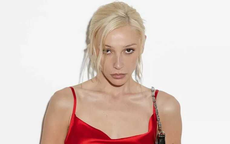 Голая Ивлеева "возбудила" налоговую трусами за 23 миллиона