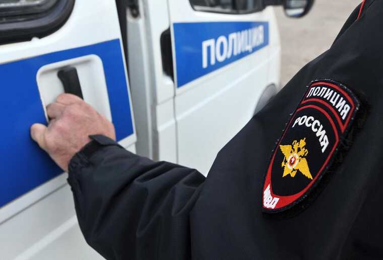 Под окнами дома во Внуково обнаружили труп старшего лейтенанта полиции и женщины