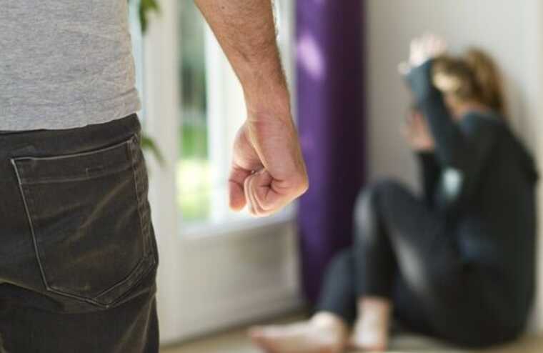 В Казахстане планируют временно выселять дебоширов из домов