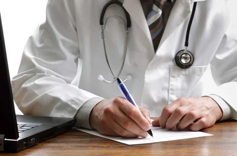 Свердловский Минздрав организовал проверку после жалоб медиков Кушвы на низкую зарплату