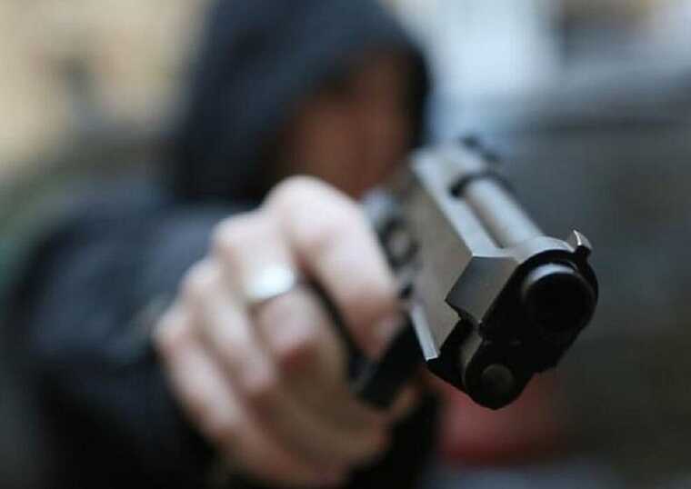 В немецком городе Ульм вооруженный мужчина взял в заложники людей