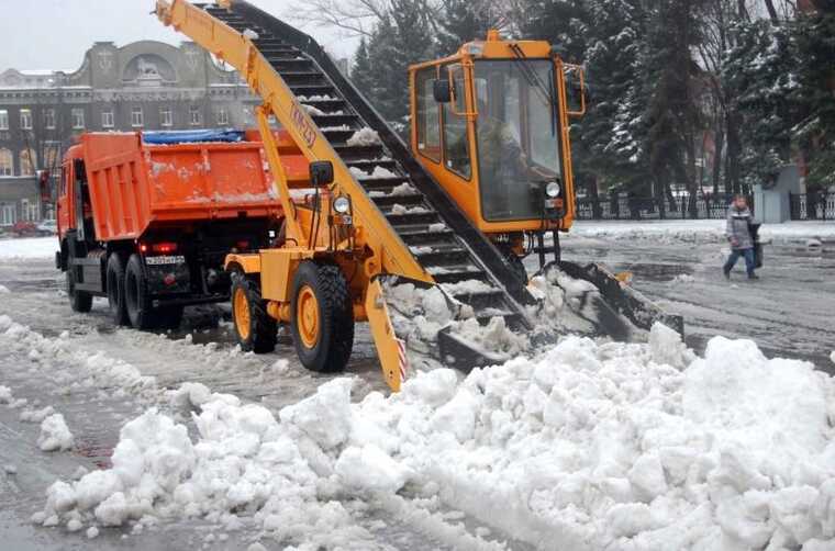 Клемешов не в состоянии разобраться с уборкой снега?