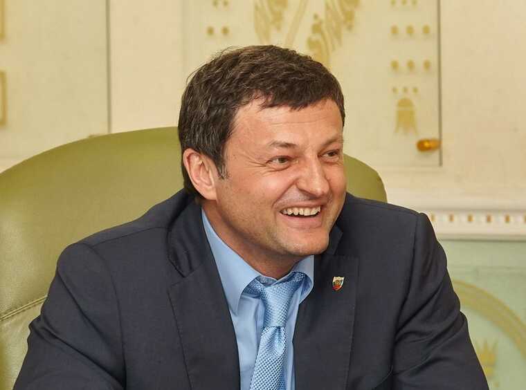 "Деловой дуэт" Арменака Тозляна и Михаила Гущина