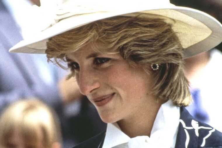 За неделю до смерти: история легендарного фото принцессы Дианы на яхте