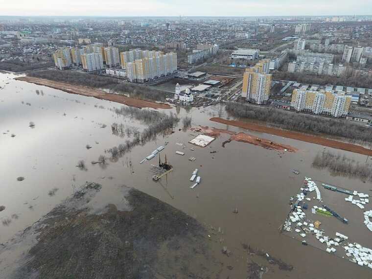 В Оренбурге массово эвакуируют жителей