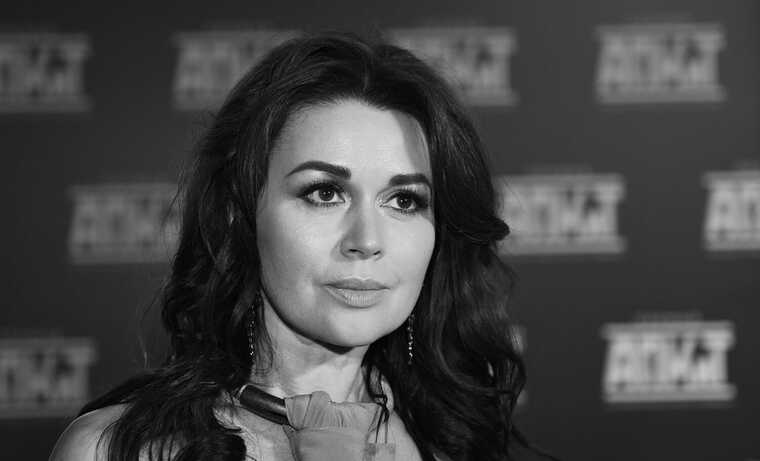 Названа стоимость похорон Анастасии Заворотнюк