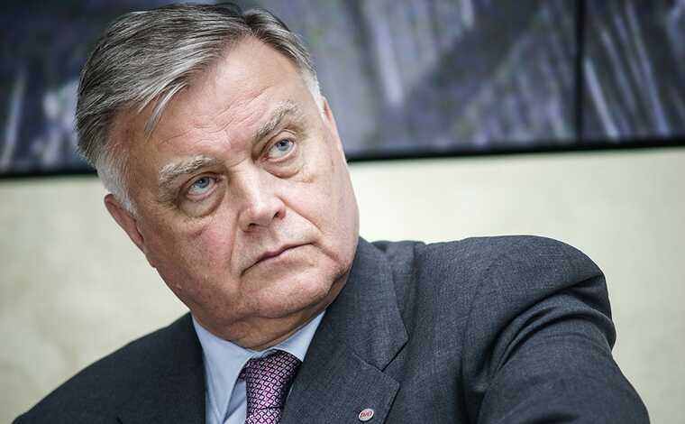 Владелец шубохранилища заходит в порт?