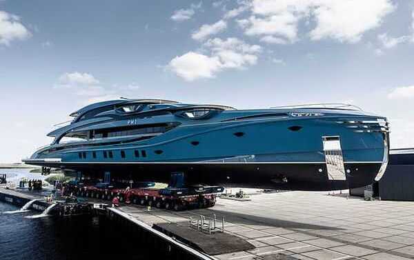 На яхту олигарха Виталия Кочеткова пробрались сквоттеры