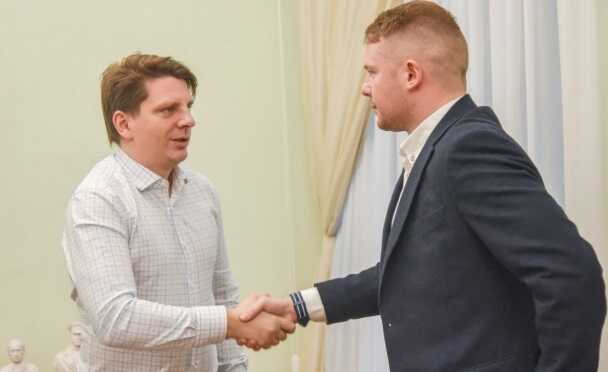 Ответственный за обманутых дольщиков чиновник Ленобласти Александр Моргун решил отдохнуть за рубежом