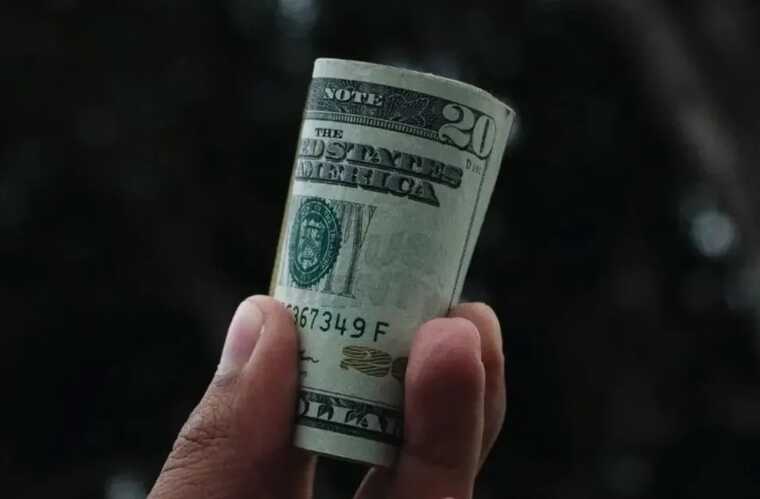 Курс доллара превышает 103 рубля: что стоит за ростом валюты и поддержкой рубля