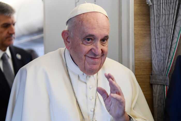 Понтифику предстоит заново учиться речи