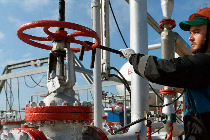 Крах на фондовом рынке: акции и нефть обрушили капитализацию на 2 триллиона рублей