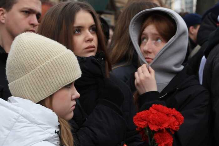 Федеральные каналы проигнорировали массовое прощание с Пашей Техником