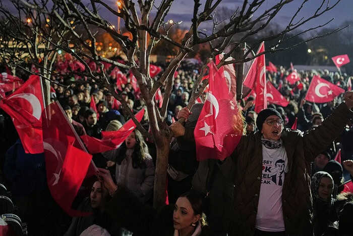 Сторонники Имамоглу не сдаются: митинги продолжаются уже месяц