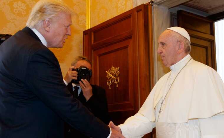 Дональд Трамп выразил намерение посетить похороны Папы Франциска