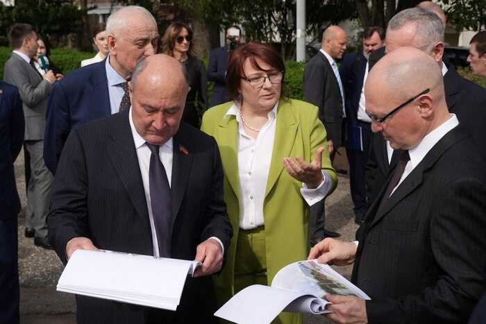 Кириенко запускает операцию по устранению Ардзинба из абхазской политики