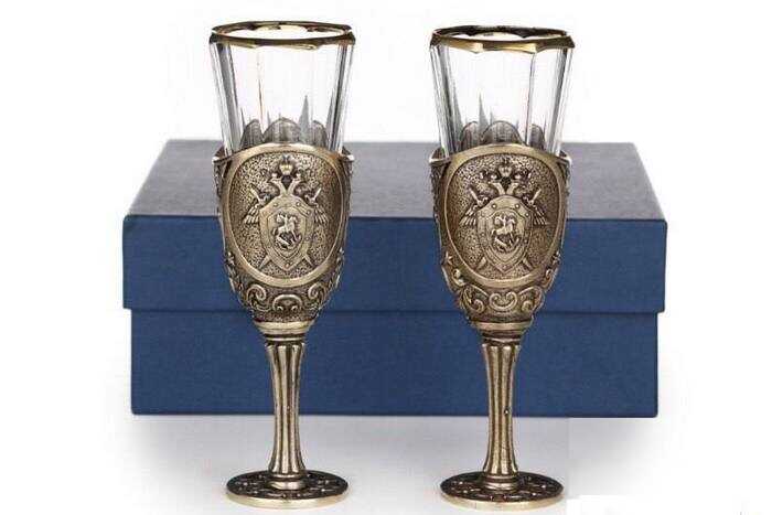 Рюмки с символикой СССР: зачем Следкому посуда за 2,3 миллиона рублей?