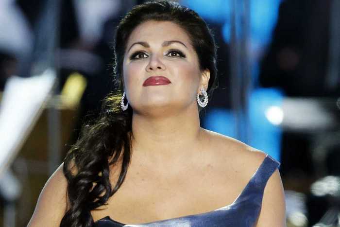 Конфликт вокруг Нетребко в Берлине: протесты уменьшаются, зрители продолжают покупать билеты