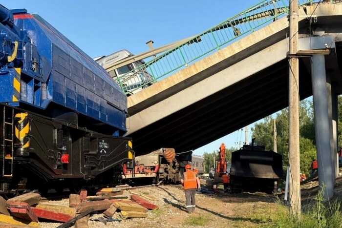 РЖД устраняет последствия катастрофы на железной дороге под Брянском