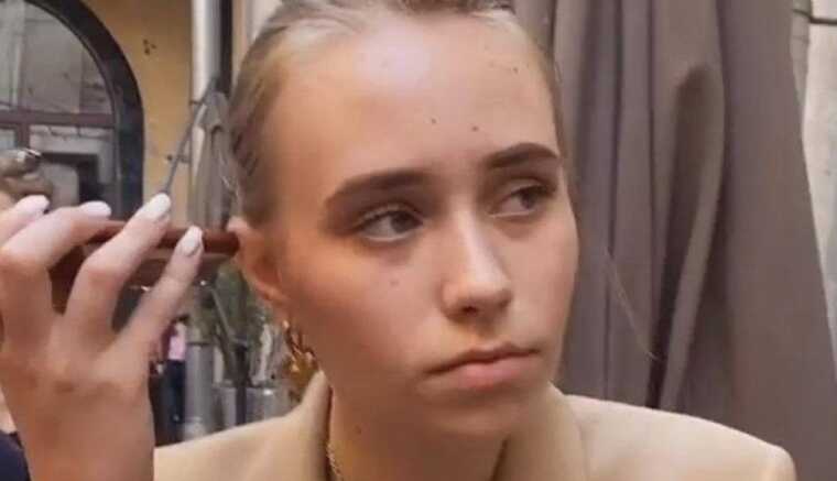 Дочь Путина Елизавета Кривоногих устроилась в парижский проект с украинскими художниками